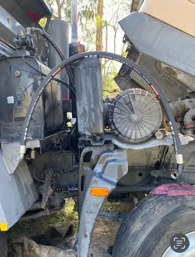 Hydraulic hose on a truck